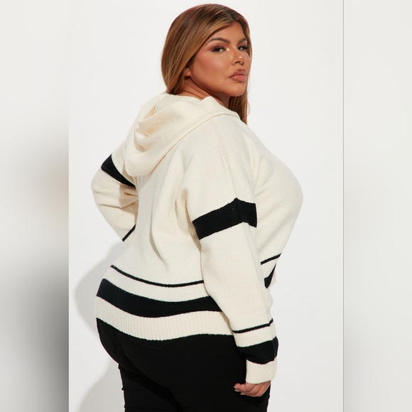 Black and Ivory Hooded long sleeve Sweater - Picture 5 of 8